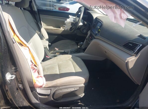 5NPD84LF4JH234891 2018 HYUNDAI ELANTRA Black Вид салону спереду