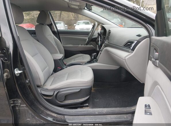 5NPD84LF5HH156681 2017 HYUNDAI ELANTRA Черный Вид салона спереди