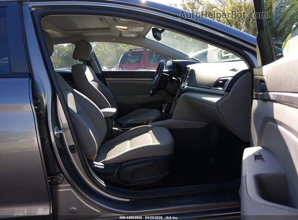 5NPD84LF7JH292770 2018 HYUNDAI ELANTRA Серый Вид салона спереди