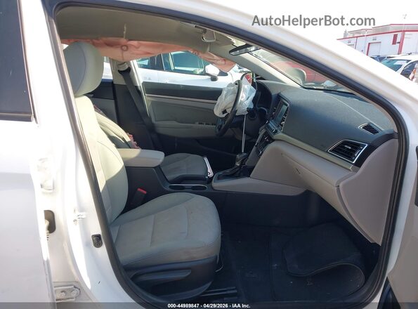 5NPD84LF8HH084343 2017 HYUNDAI ELANTRA Белый Вид салона спереди