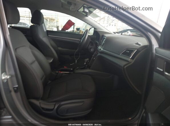 5NPD84LF8JH368741 2018 HYUNDAI ELANTRA Серый Вид салона спереди