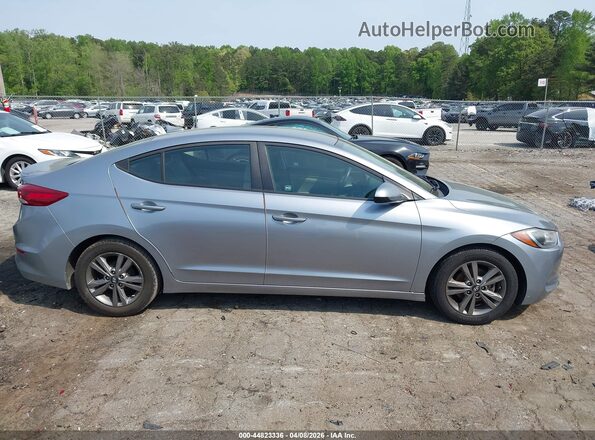 5NPD84LFXHH001883 2017 HYUNDAI ELANTRA Серебряный Вид задней части салона