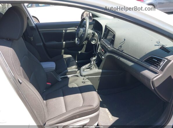 5NPD84LFXJH376372 2018 HYUNDAI ELANTRA Белый Вид салона спереди