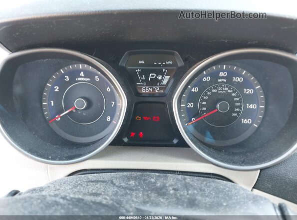 5NPDH4AE0GH712405 2016 HYUNDAI ELANTRA White Widok tylnych siedzeń