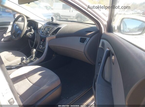 5NPDH4AE0GH774953 2016 HYUNDAI ELANTRA Серебряный Вид салона спереди