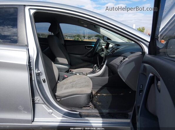 5NPDH4AE5GH659927 2016 HYUNDAI ELANTRA Серебряный Вид салона спереди