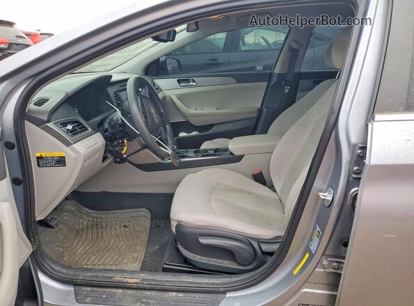 5NPE24AF2GH327393 2016 HYUNDAI SONATA Серебряный Вид салона спереди