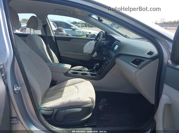5NPE24AF5GH370108 2016 HYUNDAI SONATA Silver Widok wnętrza z przodu