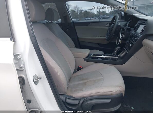 5NPE24AF6GH274195 2016 HYUNDAI SONATA Белый Вид салона спереди
