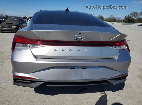 5NPLM4AG2NH074003 2022 HYUNDAI ELANTRA Серебряный Вид сзади