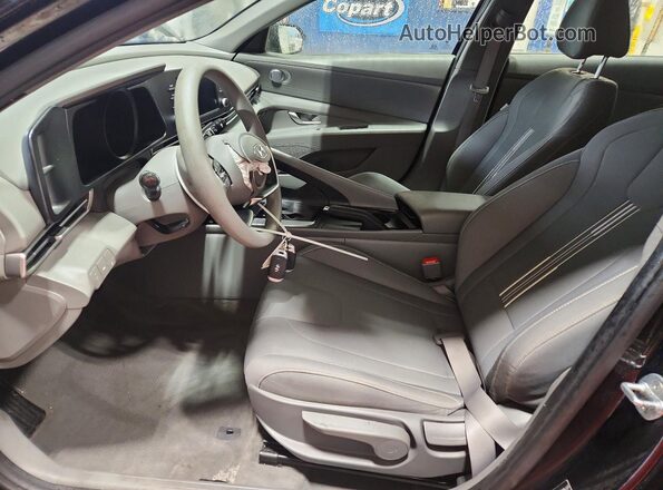 5NPLM4AG4NH070535 2022 HYUNDAI ELANTRA Черный Вид салона спереди