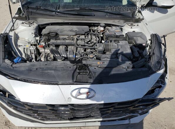 5NPLP4AG4NH069375 2022 HYUNDAI ELANTRA White Вид задньої частини салону