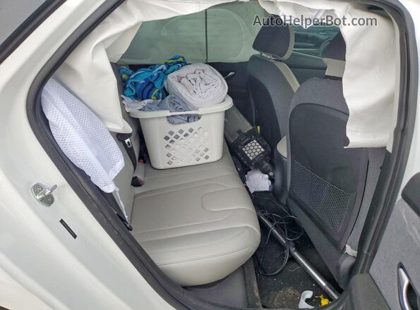 5NPLP4AG5NH082135 2022 HYUNDAI ELANTRA White Widok tylnych siedzeń