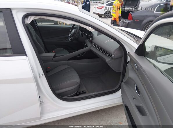 5NPLS4AG0MH002821 2021 HYUNDAI ELANTRA White Widok wnętrza z przodu