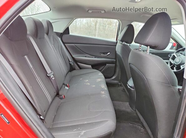 5NPLS4AG4NH081444 2022 HYUNDAI ELANTRA Red Widok tylnych siedzeń