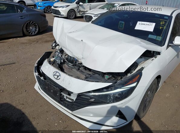 5NPLS4AGXMH048897 2021 HYUNDAI ELANTRA Белый Вид спереди