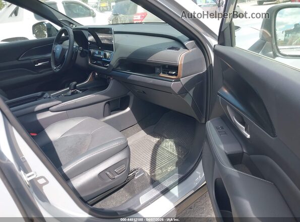 5TDADAB50SS023964 2025 TOYOTA HIGHLANDER HYBRID Gray Front interior view