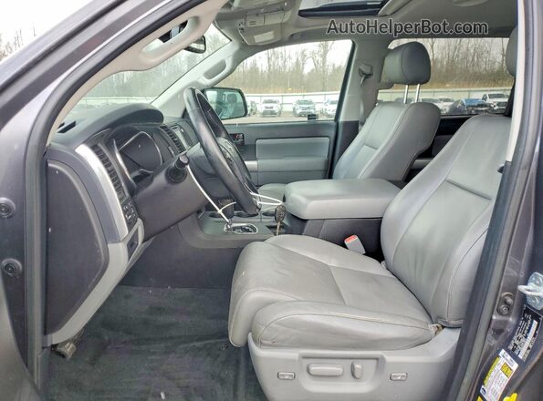5TDBY5G13JS158117 2018 TOYOTA SEQUOIA Серый Вид салона спереди