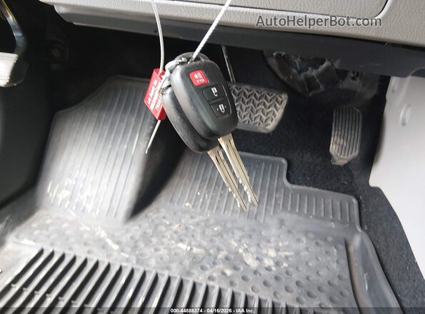 5TDBZRFH3JS907369 2018 TOYOTA LE Синий Вид панели приборов