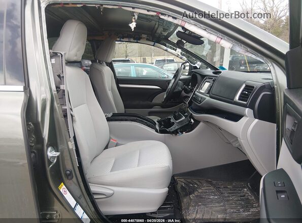 5TDBZRFH9JS879867 2018 TOYOTA LE Green წინა სალონის ხედი