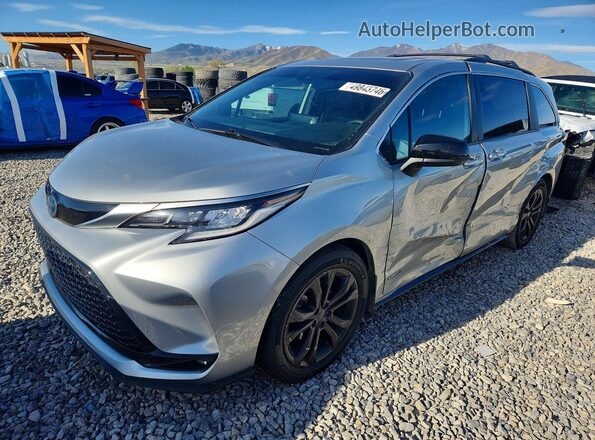 5TDDRKEC2MS005127 2021 TOYOTA SIENNA Silver Vista tres cuartos delantera izquierda