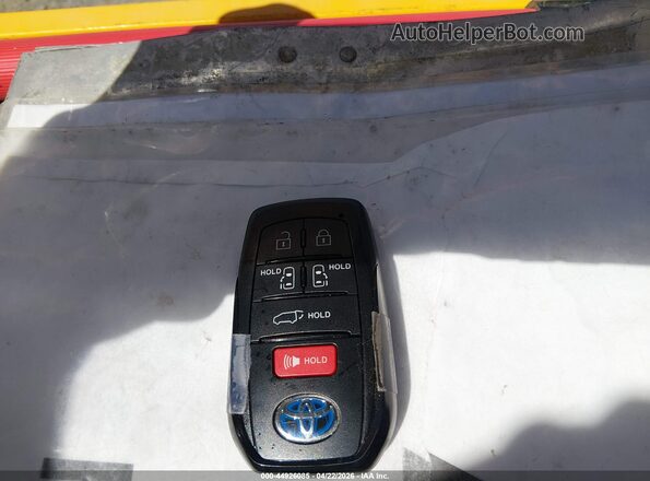 5TDDRKEC8PS159152 2023 TOYOTA SIENNA Blue Вид панелі приладів