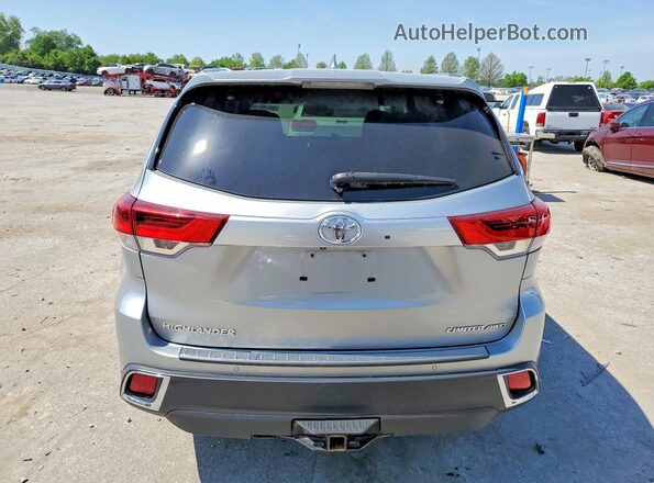 5TDDZRFH9HS360773 2017 TOYOTA LIMITED Серебряный Вид сзади
