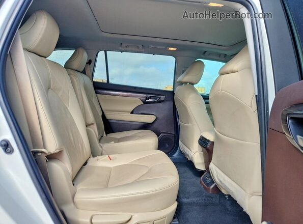 5TDFARAH7MS010351 2021 TOYOTA HIGHLANDER HYBRID Белый Вид задней части салона