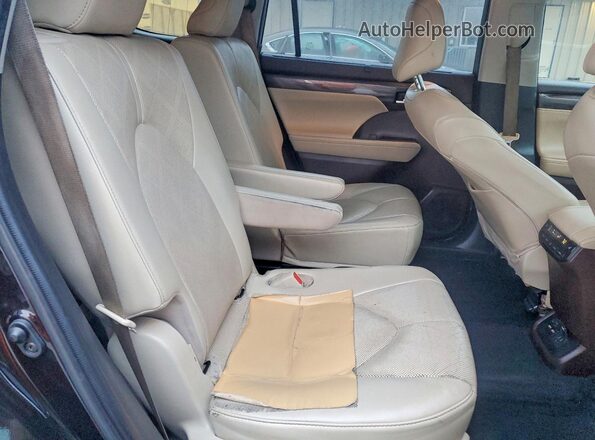 5TDFZRAH0MS082680 2021 TOYOTA HIGHLANDER Black Սալոնի հետևի տեսք