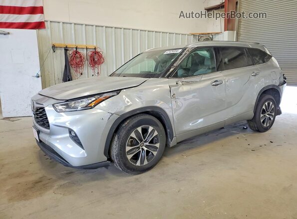 5TDGZRAH6LS019747 2020 TOYOTA LE Серебряный Передняя левая четверть