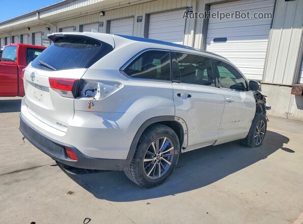 5TDJZRFH2JS539181 2018 TOYOTA LE White უკანა მარჯვენა