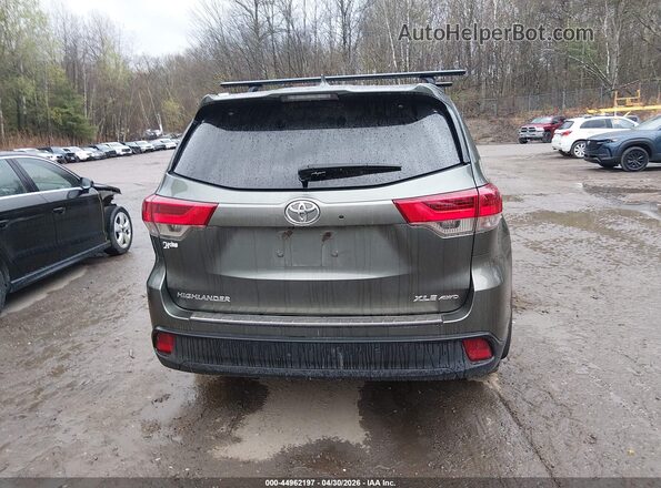 5TDJZRFH2JS871086 2018 TOYOTA LE Green 