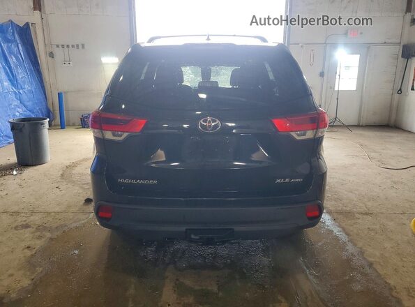 5TDJZRFH3JS539111 2018 TOYOTA LE Black უკანა ხედი
