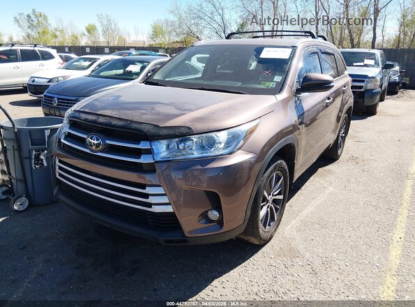 5TDJZRFH4HS367780 2017 TOYOTA LE Brown Передня ліва чверть