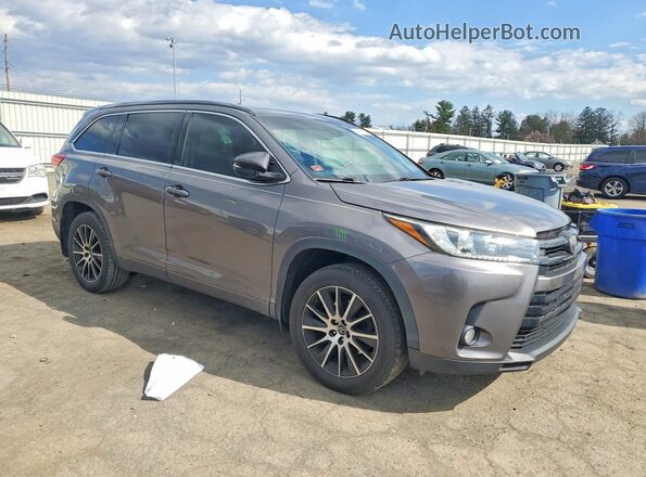 5TDJZRFHXJS559095 2018 TOYOTA HIGHLANDER Gray Передня права чверть