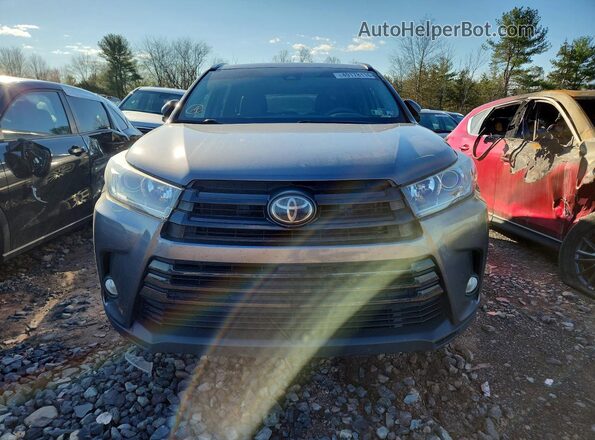 5TDJZRFHXJS559095 2018 TOYOTA HIGHLANDER Gray Вид спереду