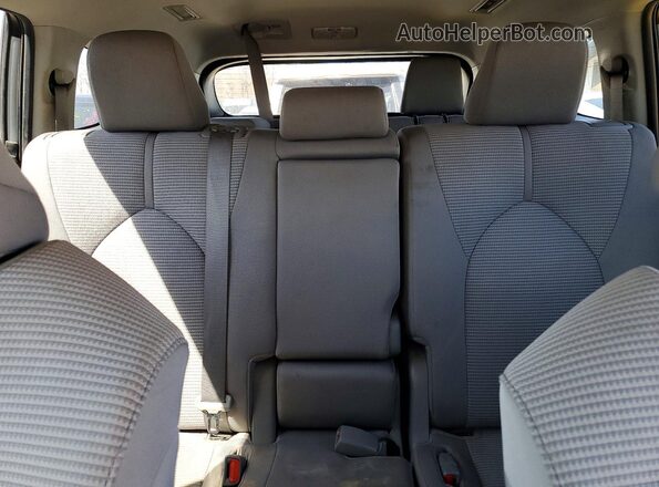 5TDKDRAH4PS020586 2023 TOYOTA HIGHLANDER Серебряный Вид задних сидений