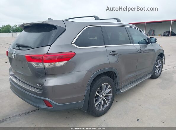 5TDKZRFH6JS271370 2018 TOYOTA LE Серый Задняя правая четверть