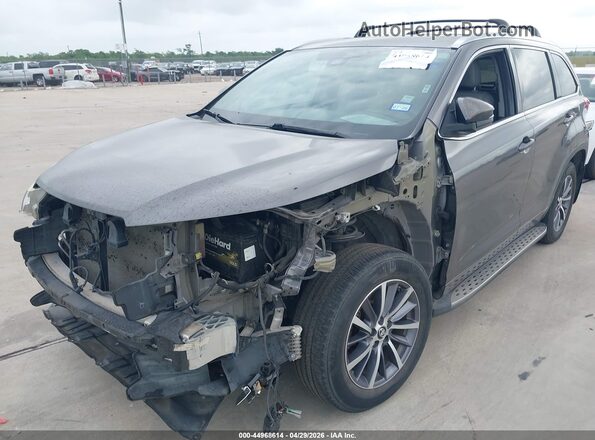 5TDKZRFH6JS271370 2018 TOYOTA LE Серый Вид спереди