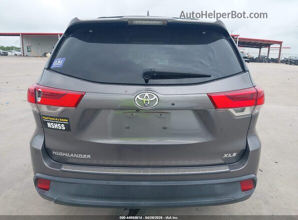 5TDKZRFH6JS271370 2018 TOYOTA LE Серый 