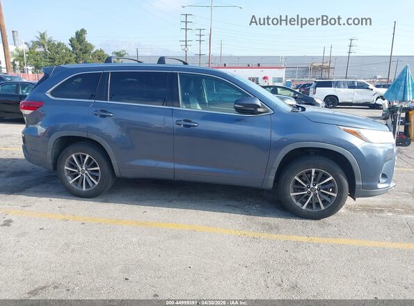 5TDKZRFH8JS285237 2018 TOYOTA LE Blue Вид задньої частини салону