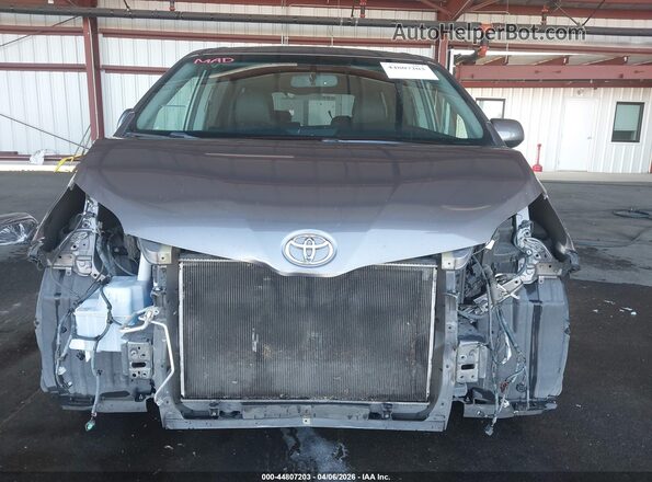 5TDXK3DC3GS710175 2016 TOYOTA SIENNA Серый Вид спереди