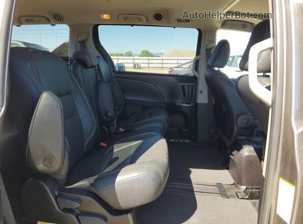 5TDXZ3DC6HS802491 2017 TOYOTA SIENNA Серый Вид задней части салона