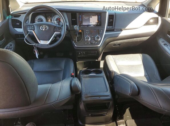 5TDXZ3DC6HS802491 2017 TOYOTA SIENNA Серый Вид панели приборов