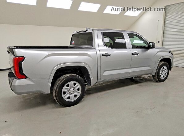 5TFKB5DB3SX311735 2025 TOYOTA TUNDRA Серебряный Задняя правая четверть