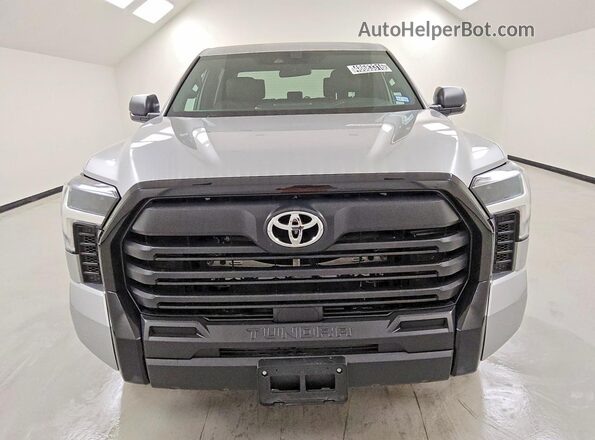 5TFKB5DB3SX311735 2025 TOYOTA TUNDRA Серебряный Вид спереди