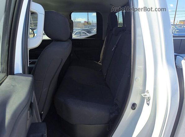 5TFKB5GD3RX002547 2024 TOYOTA TUNDRA White Vista interior trasera