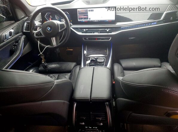 5UX13EU06S9W85699 2025 BMW X5 Серый Вид панели приборов