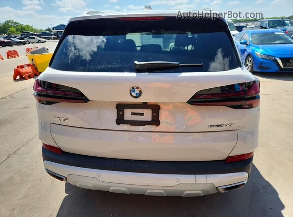 5UX13EU06T9052802 2026 BMW X5 Белый Вид сзади