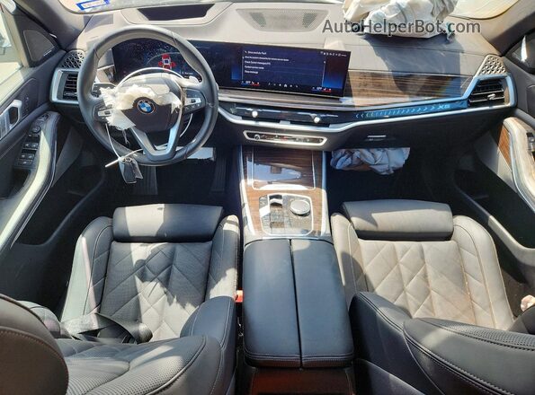 5UX13EU06T9052802 2026 BMW X5 Белый Вид панели приборов